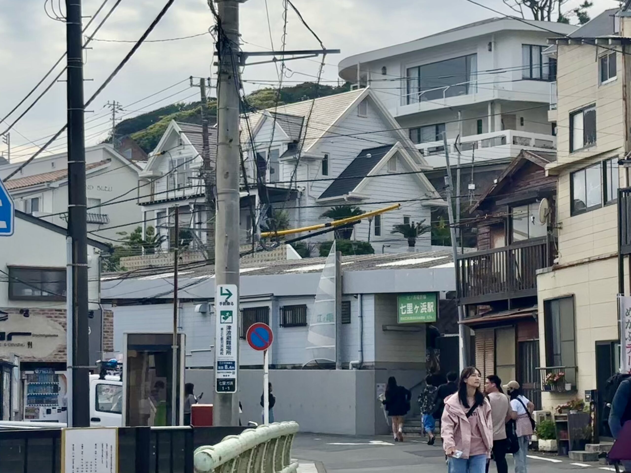 Shichirigahama Station on the Enoden line