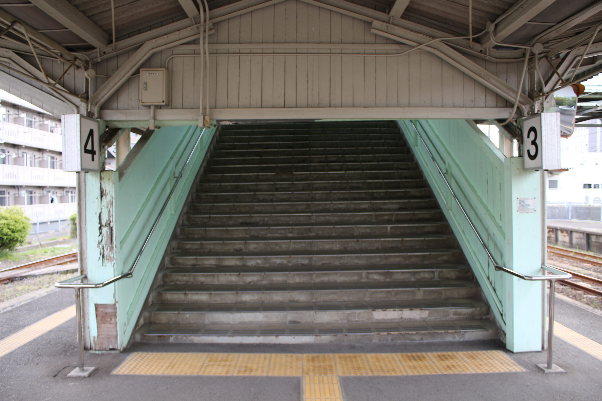 Footbridge stairs at Ube-Shinkawa Station