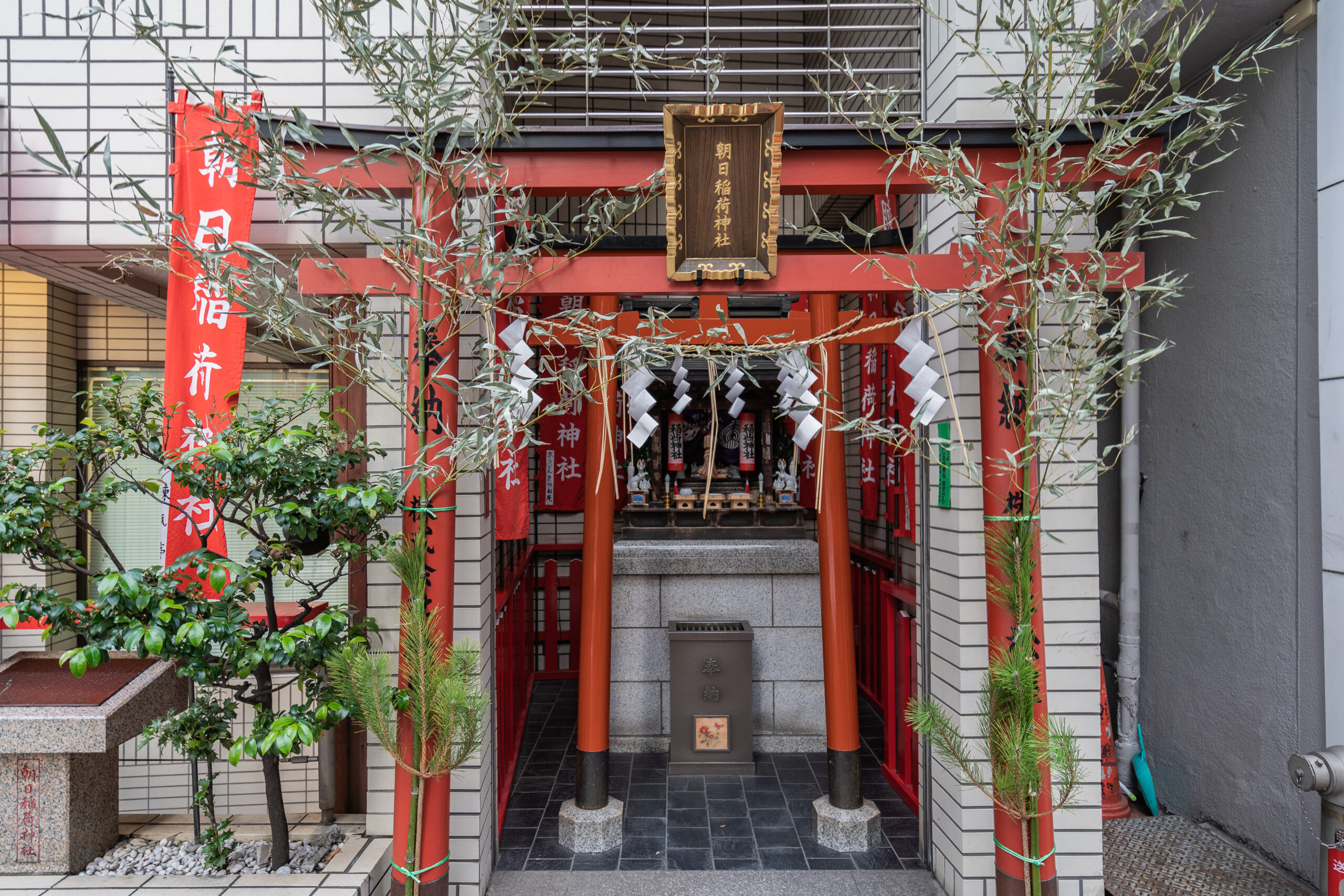 Asahi Inari Shrine rooftop sanctuary in Ginza